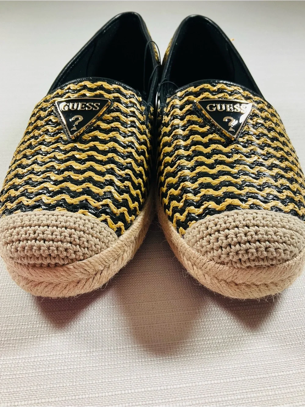 NEW GUESS Shiny Black Tan Gold Woven Jute Espadrille Slip-Ons Women’s Size 10